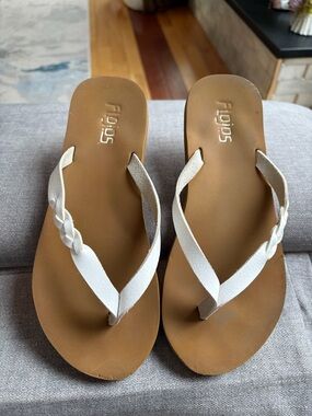 Flojos Women’s Serenity Thong Sandal Flip Flops Tan White Braided Strap Sz 5